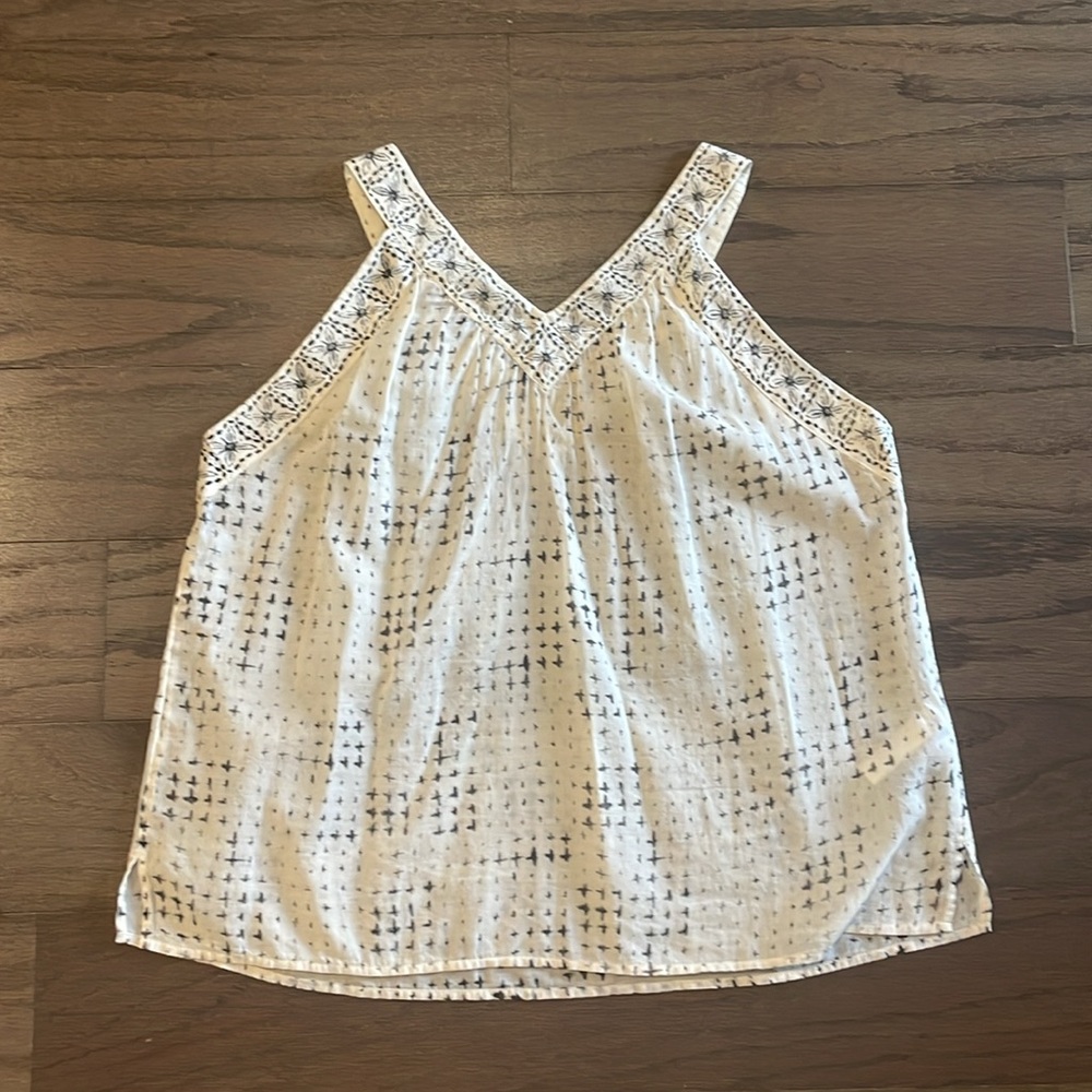 LOFT Off White and Black Patterned Shell - Size XS - Picture 2 of 5